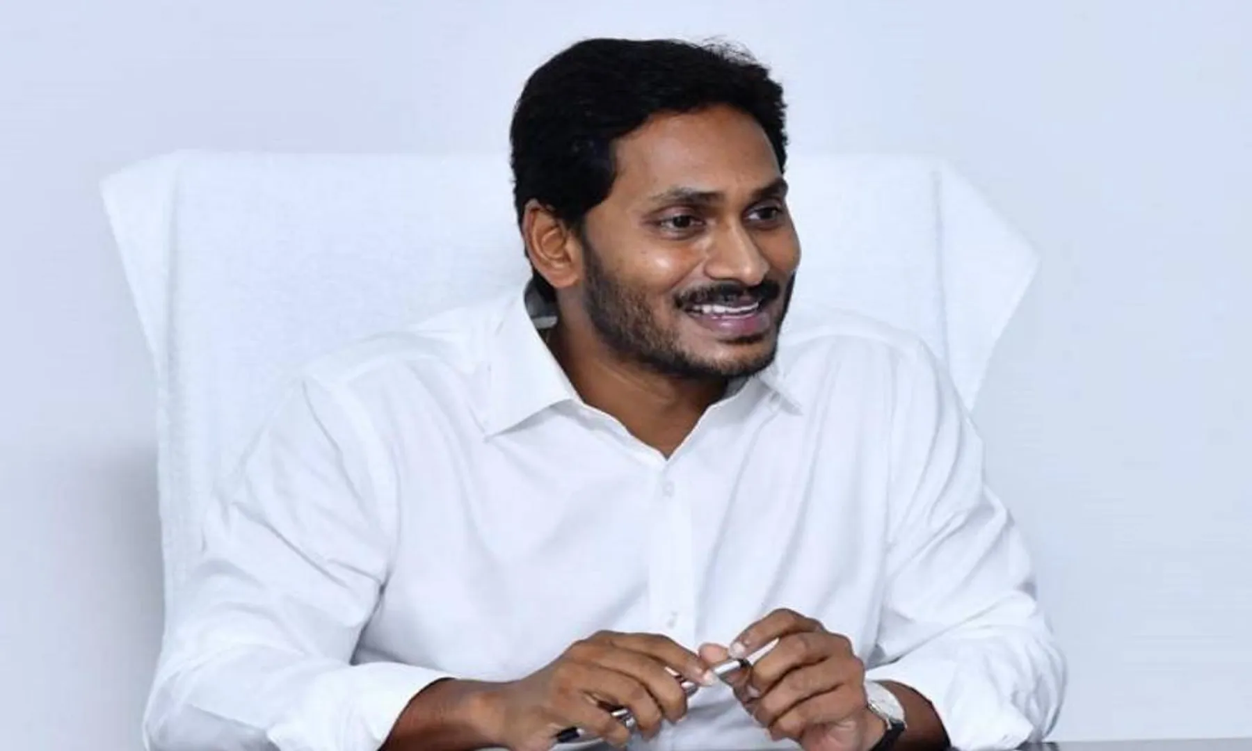 andhra pradesh cm jaganmohan reddy take action in srinivasa gandhi home and office cbi raid